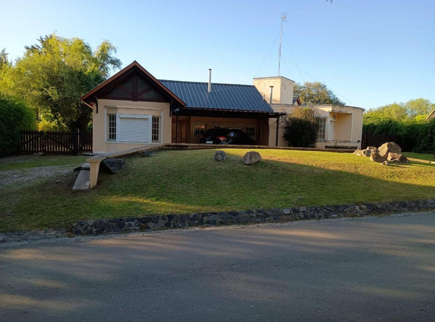 VENTA CASA 3 DORM COUNTRY 4 HOJAS MENDIOLAZA CBA