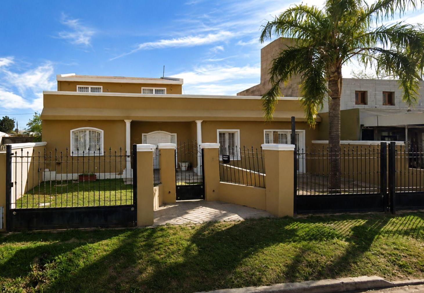 Foto de Venta de casa con departamento Arguello Córdoba, imagen 1