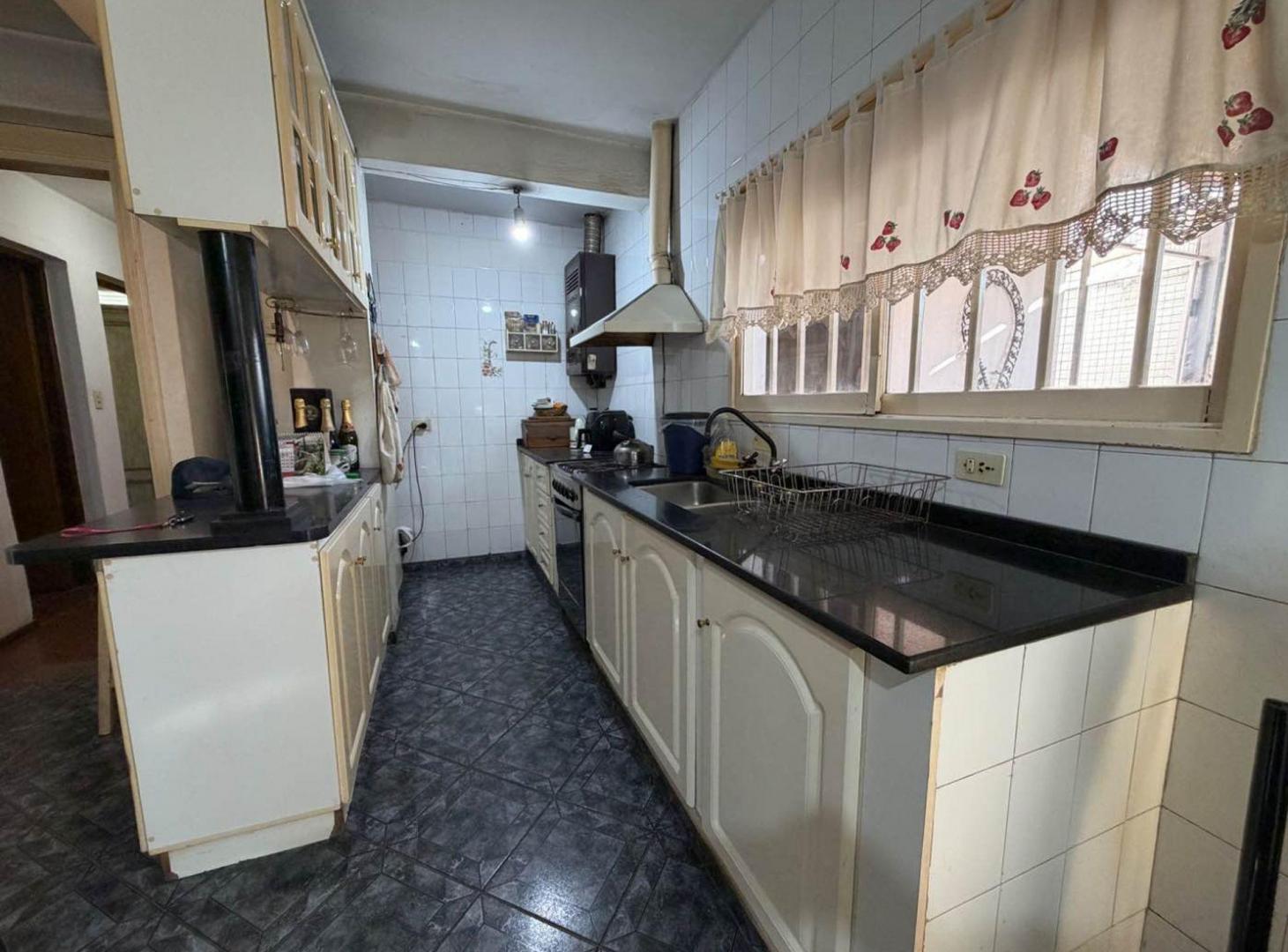 Foto de VENTA CASA 5 DORMITORIOS EN ARGÜELLO CÓRDOBA, imagen 2
