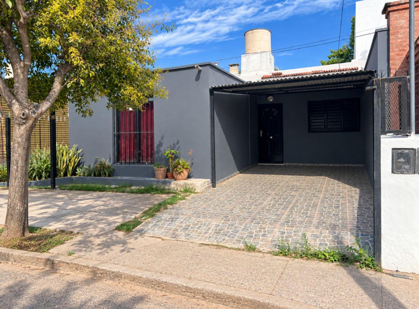 Foto de VENTA CASA 2 DORM A REFACCIONAR MATIENZO CORDOBA, imagen 2