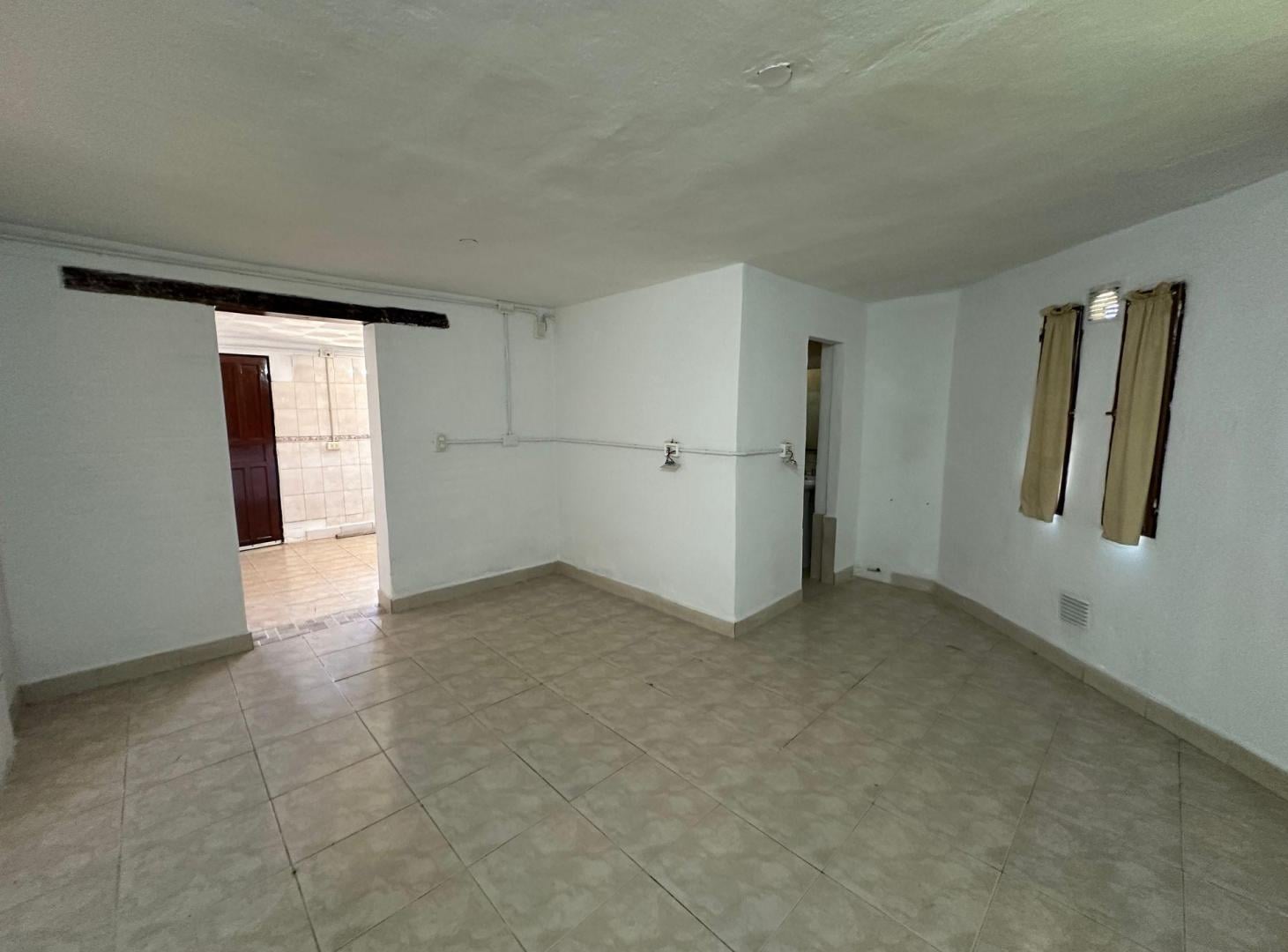 Foto de ALQUILER CASA 1 DORMITORIO C/ COCHERA ARGUELLO CBA, imagen 5