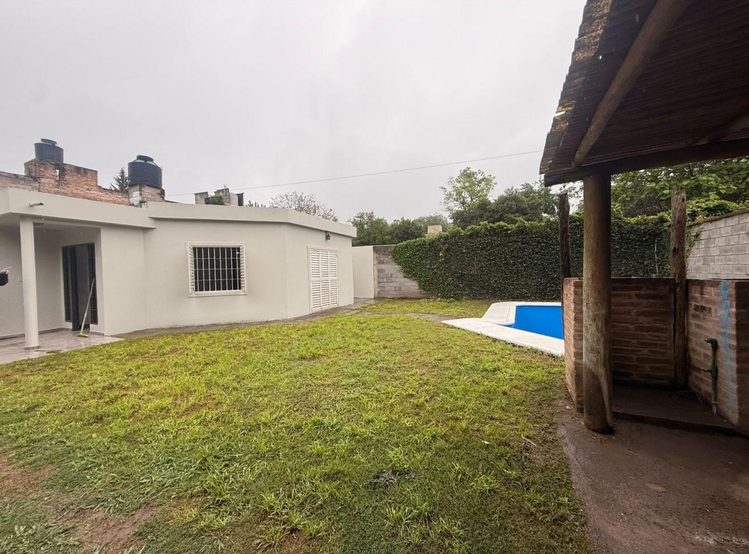 Foto de VENTA CASA 3 DORMITORIOS VILLA QUISQUIZACATE CBA, imagen 2
