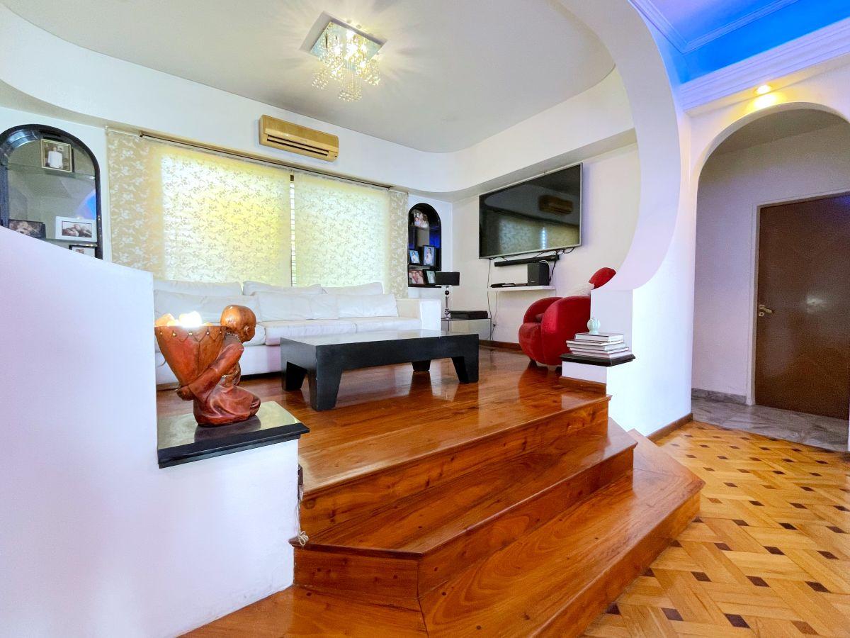 Foto de Exclusiva Casa de 6 Ambientes en Venta en Villa devoto, imagen 2