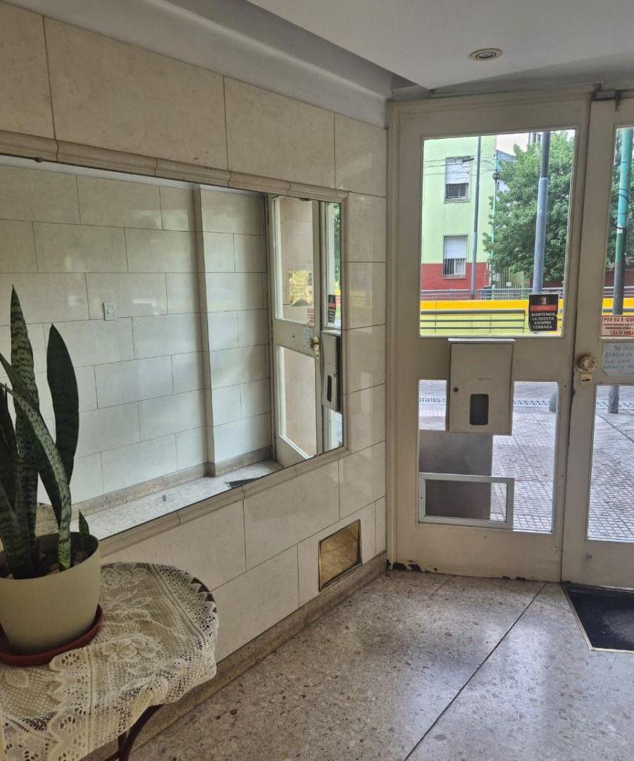 Hermoso departamento 4 ambientes con patio y balcón reciclado a nuevo en Villa Devoto