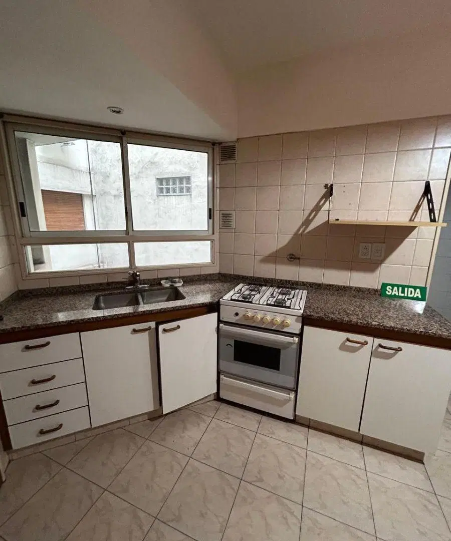 Alquiler Departamento 4 ambientes con balcón y parrilla en Flores 3