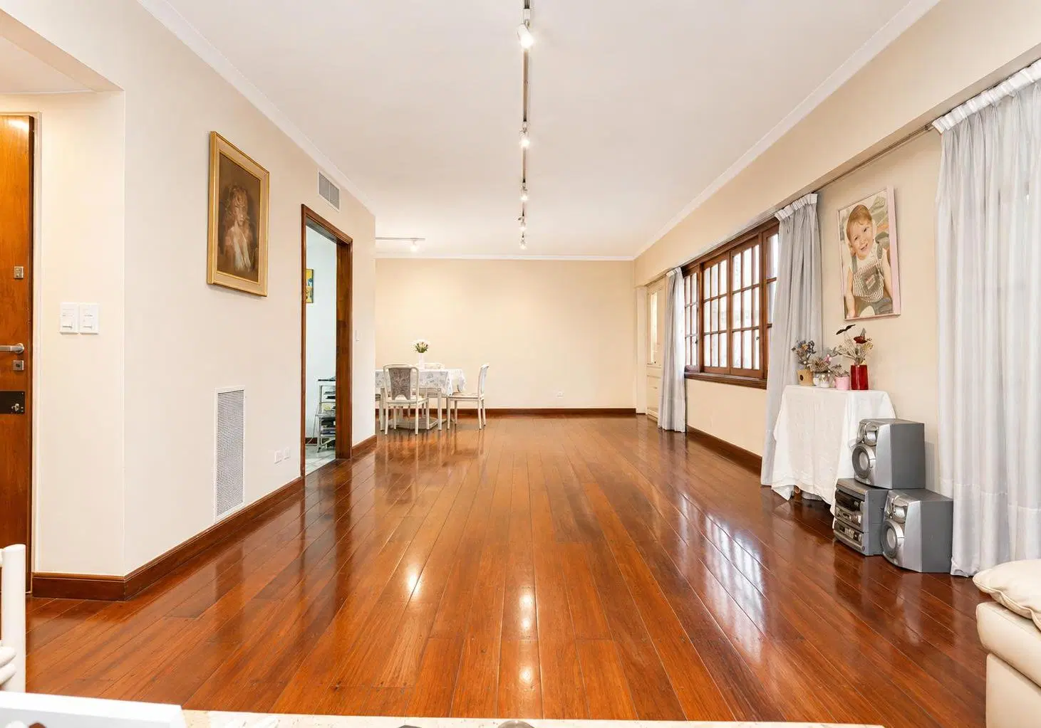 Departamento Piso de 4 ambientes con dependencia y 2 cocheras en Belgrano 5