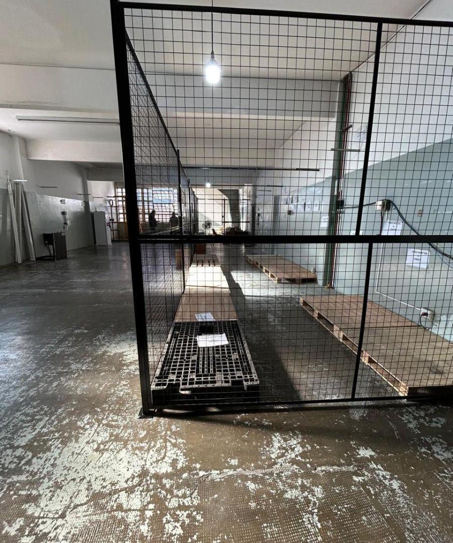 Foto de Alquiler Galpón / Depósito de 2 plantas con montacargas y entrada para, imagen 4