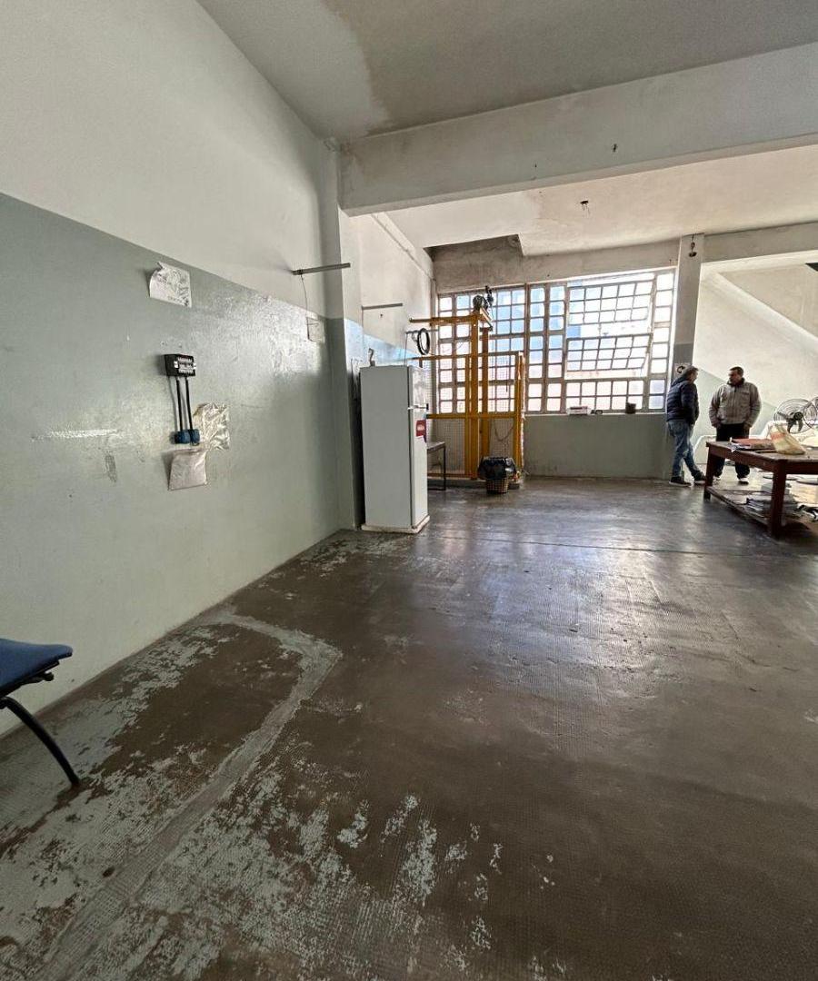 Foto de Alquiler Galpón / Depósito de 2 plantas con montacargas y entrada para, imagen 2