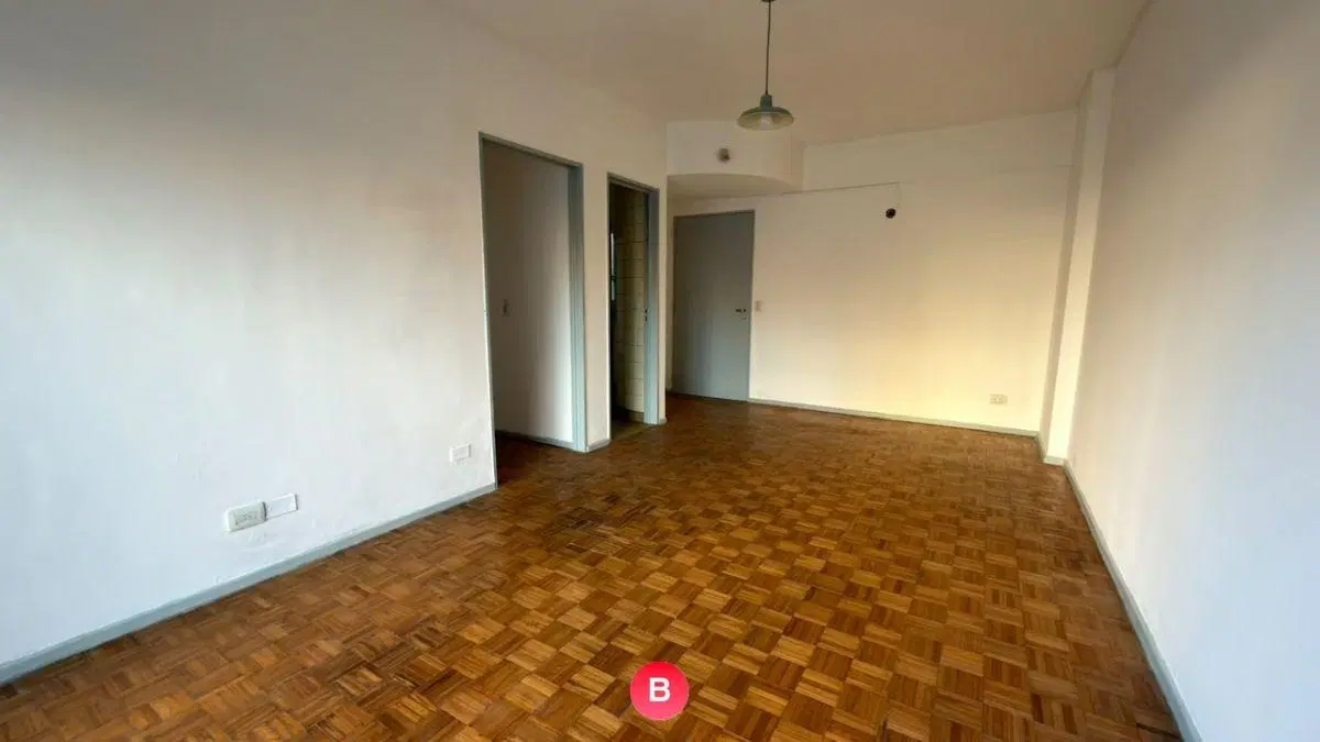 Semipiso 2 ambientes en alquiler con cochera y doble patio 3