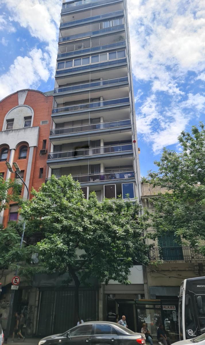 Pueyrredón 600 Piso 10 Semipiso 85 m2. 3 ambient 2 dormit 2 baños Balcón corrido