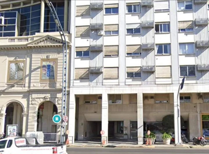Libertador 700. Piso 6. Contrafrente. Monoambiente. 24 m2. Amoblado y Equipado. 4