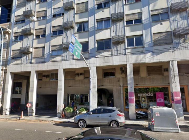 Libertador 700. Piso 6. Contrafrente. Monoambiente. 24 m2. Amoblado y Equipado. 1