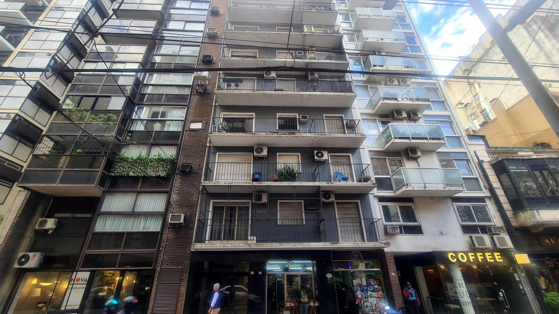 Paraguay 1200 Recoleta Piso 5. 2 ambie 32 m2. Impecable estado. Apto profesional