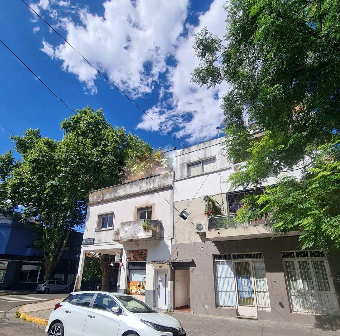 Burela 3100 PH sin exp. 80 m2. Reciclado. Al Frente 2 plantas 3 amb 2 dorm 2 baños. Balcón. Terraza