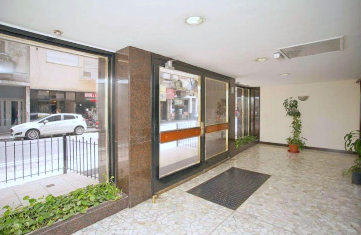 Perón 1700. Piso 16. Vista espectac. 3 amb. 2 dorm. 59 m2. Reciclad. Impecabl. Muy lumin. Seg. 24 hs