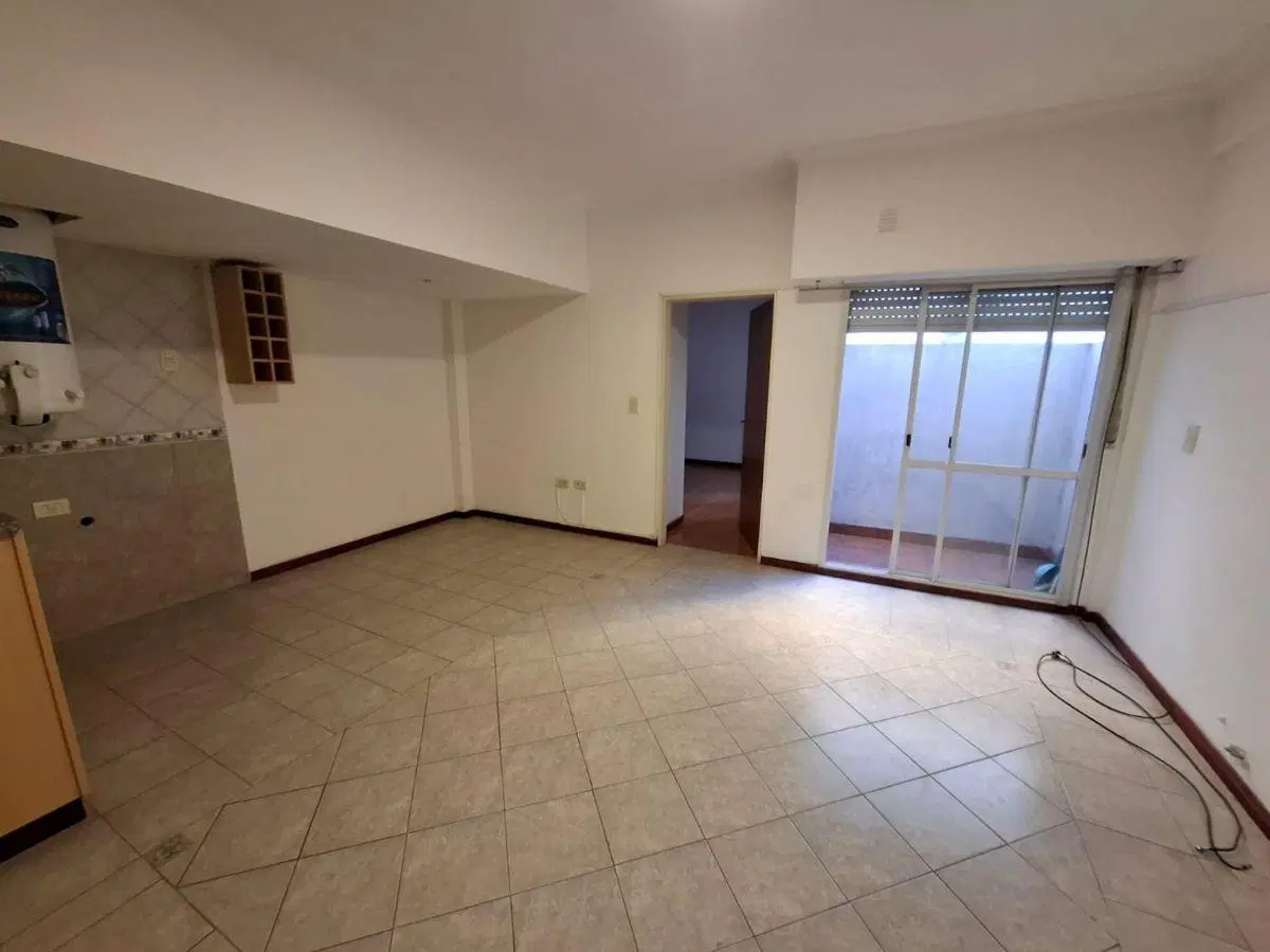 Combate de Los Pozos 2000 Parque Patricios Piso 1 x escal 2 amb Patio 44 m2 Bajas expen Apto crédito 2
