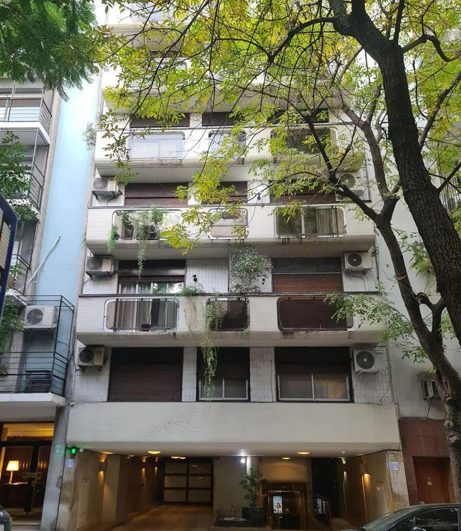 Ayacucho 1800 Alquiler amoblado Piso 7. 140 m2. 3 amb. 2 dorm. Toilette. Balcón terraza Cochera fija 3