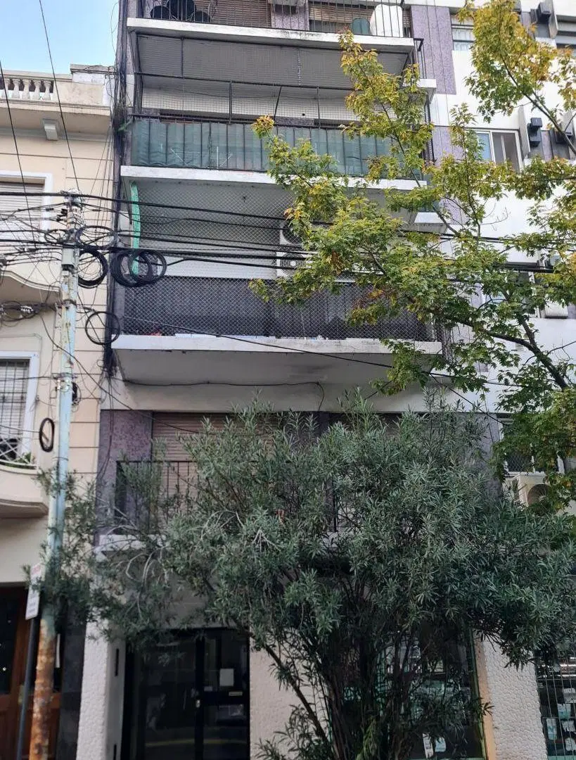 Tucumán 3000 esquina Anchorena Piso 4 Al Frente con balcón Monoambien impecable 32 m2 Ultra luminoso 2