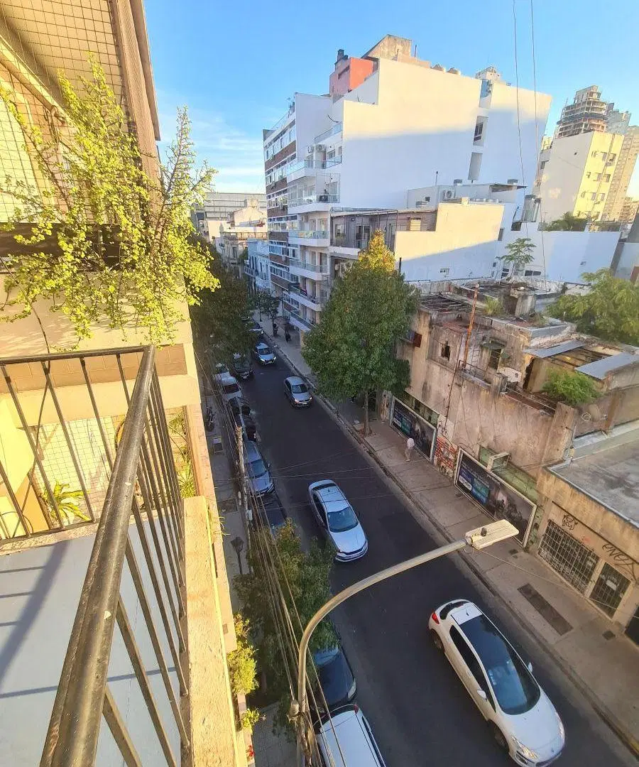 Tucumán 3000 esquina Anchorena Piso 4 Al Frente con balcón Monoambien impecable 32 m2 Ultra luminoso 4