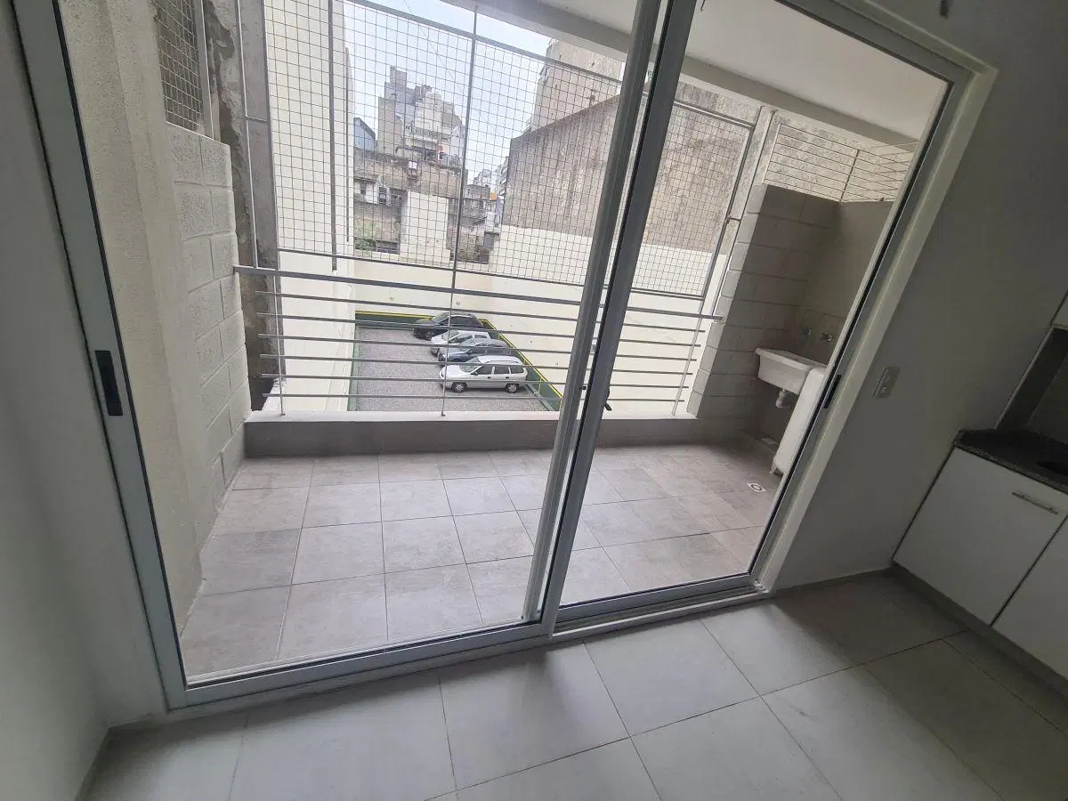 Pasteur 700 y Av. Córdoba. A estrenar. Monoamb divisible. 44 m2. Balcón. Lavad. Vestidor. Muy lumino 4