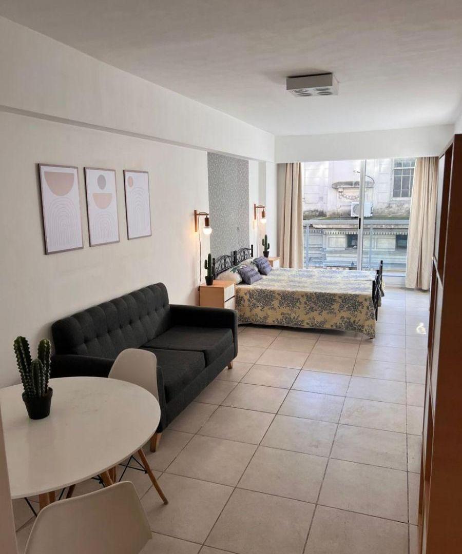 Foto de Viamonte 2100 y Junín. Monoambiente 34 m2 Impecable. Piso 6 Al frente, imagen 3