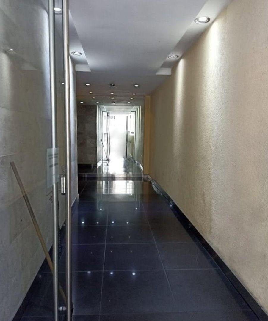 Foto de Viamonte 2100 y Junín. Monoambiente 34 m2 Impecable. Piso 6 Al frente, imagen 2