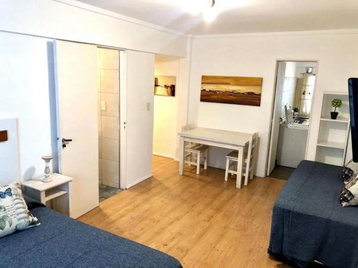 Uriburu al 1000 y Av. Santa Fe, Recoleta. Monoambiente de 30 m2. Restaurado. Cocina independiente 3