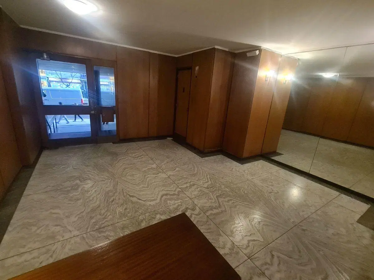 Callao 700 y Córdoba Piso 12. 115 m2. 4 amb. Liv y Com. 2 dorm. Balcón. Toilette. Cocina comed diar 3