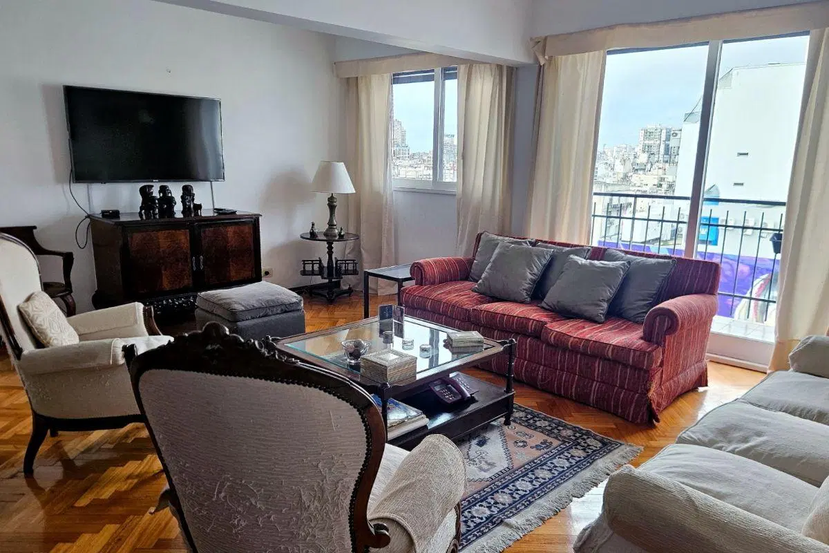 Callao 700 y Córdoba Piso 12. 115 m2. 4 amb. Liv y Com. 2 dorm. Balcón. Toilette. Cocina comed diar 4
