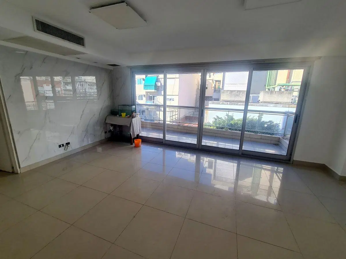 Boulogne Sur Mer 900 y Córdoba. Piso 4. Balcón. 120 m2. 4 amb. 3 dorm. 4 baños. Garage. SUM. Pileta 3