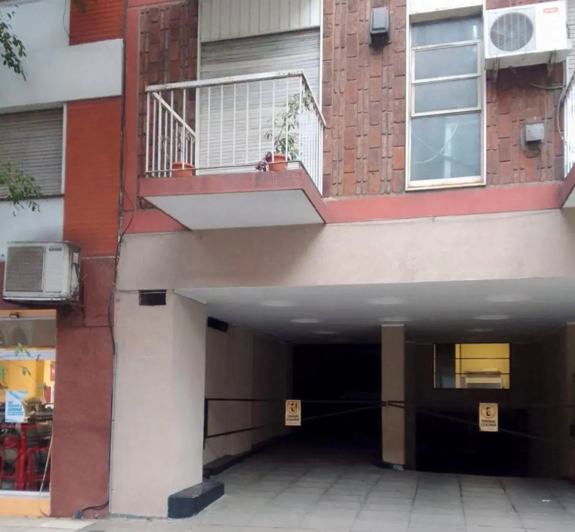 Charcas al 2800. y Anchorena, Recoleta. Cochera doble para 2 autos grandes. Por rampa 1