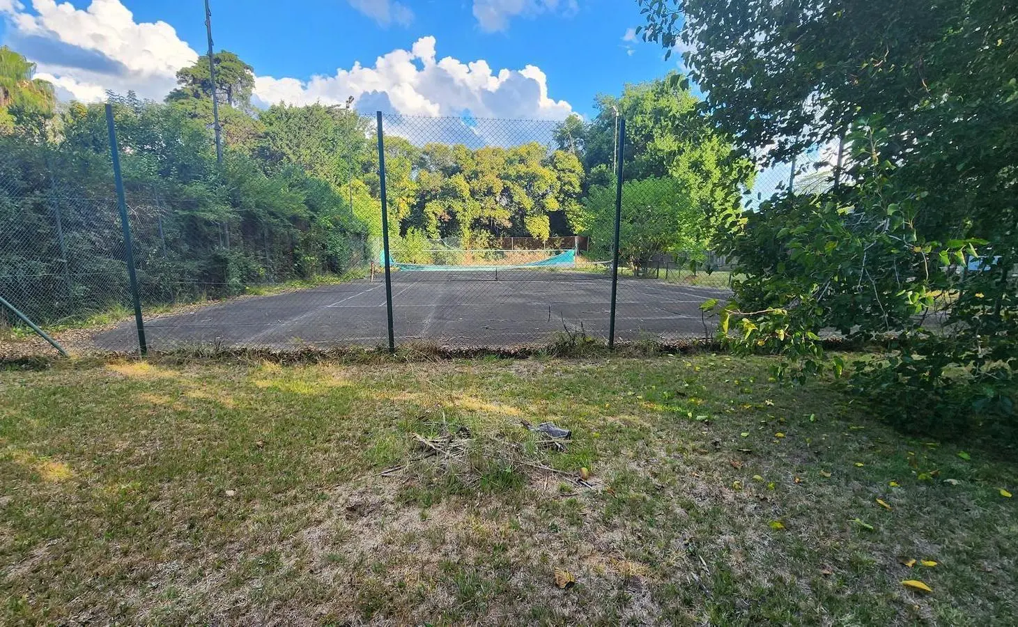 Venta de terreno en Barrio Parque Alta Vista, para quienes buscan naturaleza y privacidad. 3