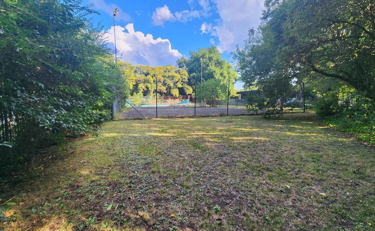 Venta de terreno en Barrio Parque Alta Vista, para quienes buscan naturaleza y privacidad.
