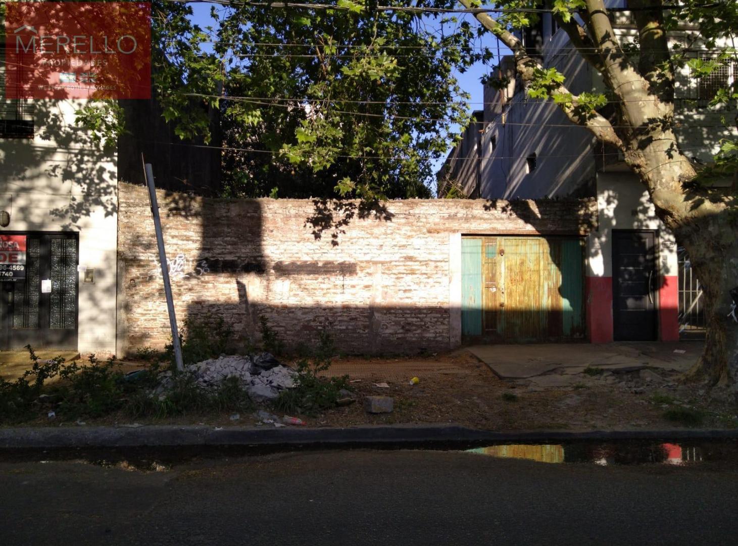 VENTA TERRENO SUCRE al 300 MORON CENTRO DE 215 M2