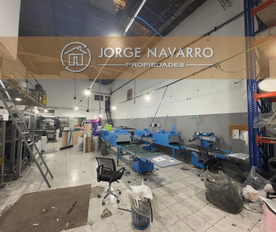 Galpón en alquiler con Oficinas