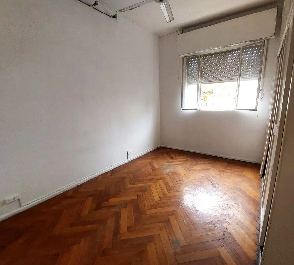 Excelente ubicación 2 ambientes de época 3