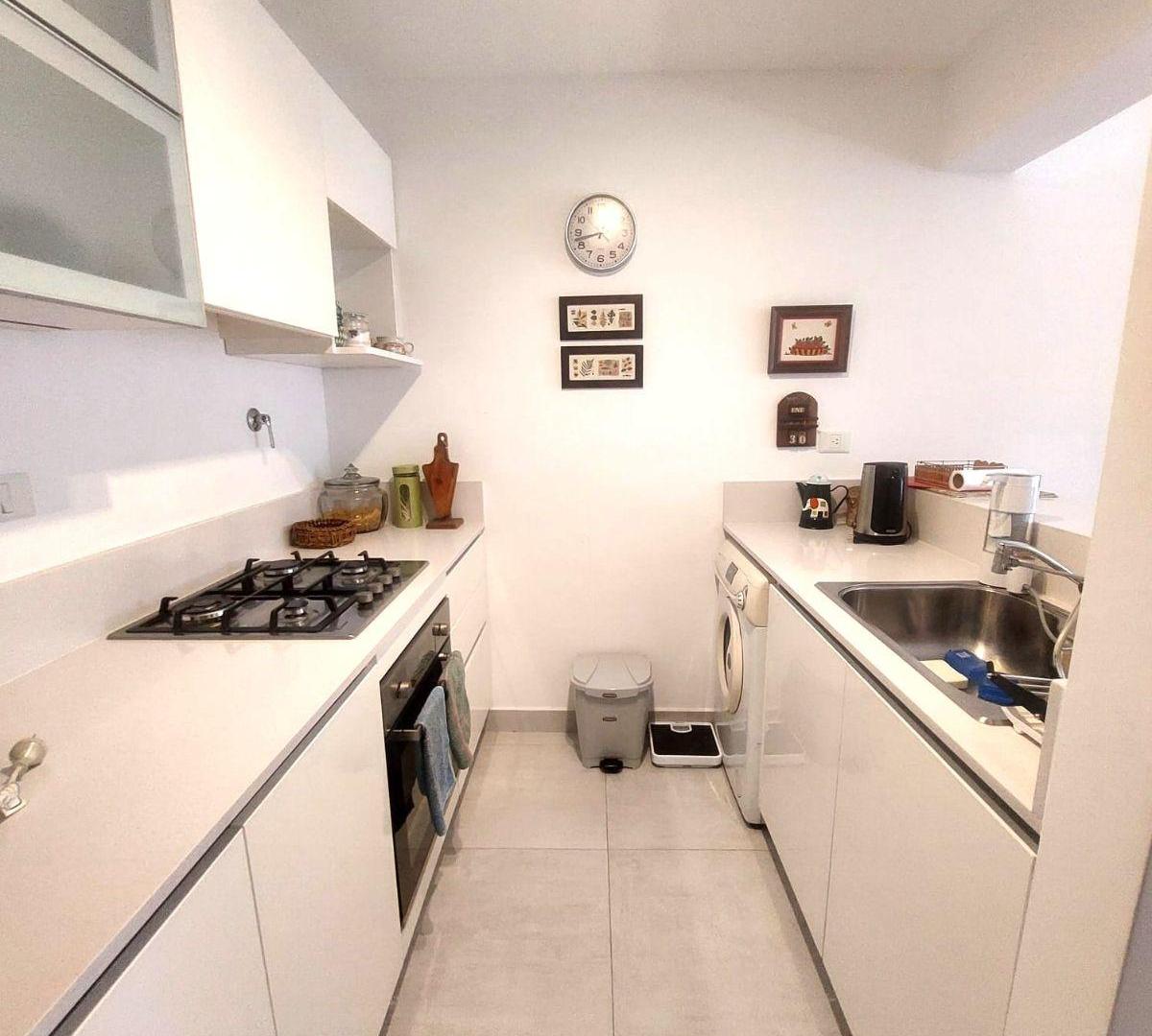 Foto de Excelente 2 ambientes al frente con baño en suite y toilette, imagen 1