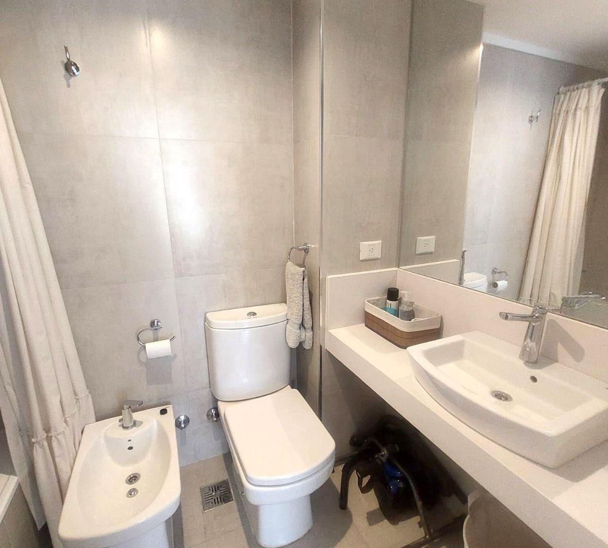 Foto de Excelente 2 ambientes al frente con baño en suite y toilette, imagen 5