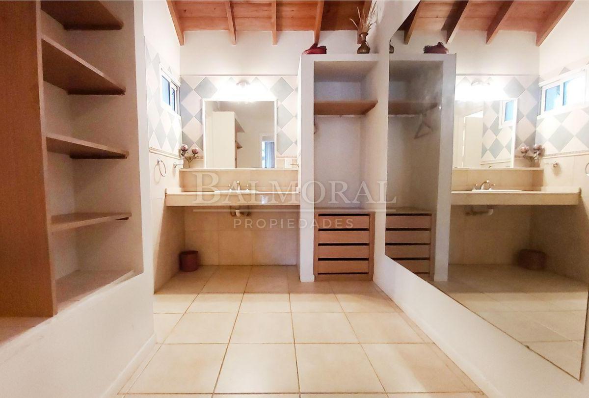 Foto de Venta de casa de 3 dormitorios en Pinamar Norte frente al centro, imagen 2