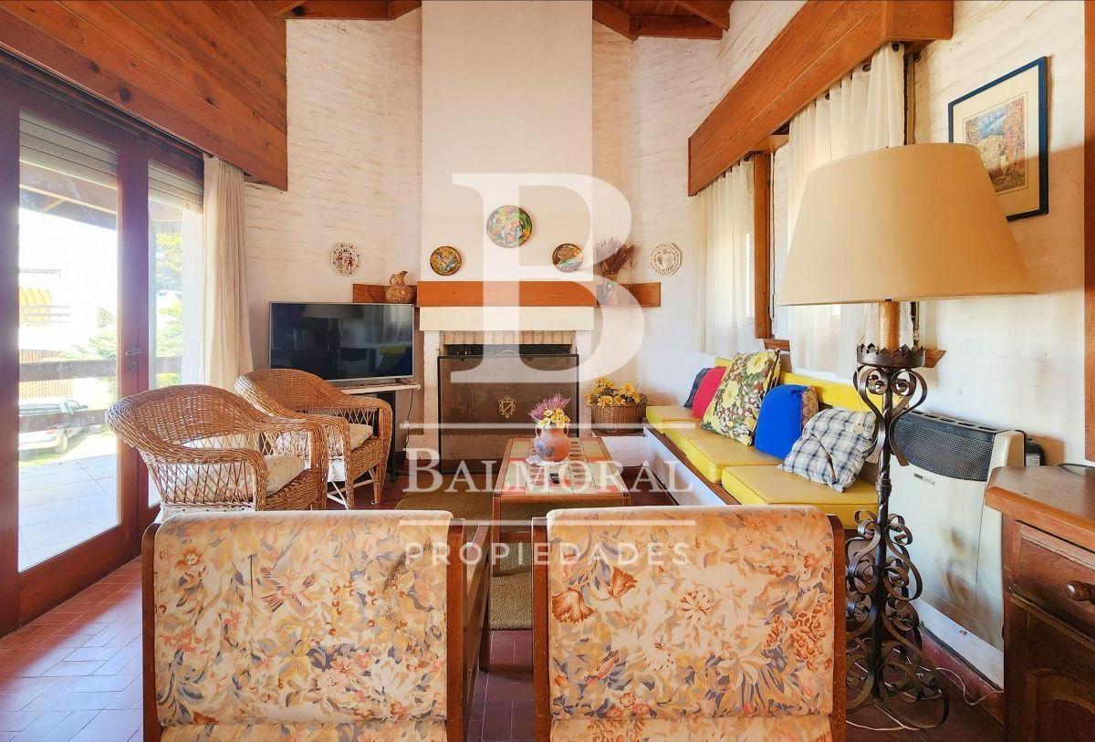 A metros del mar, casa en venta en zona norte