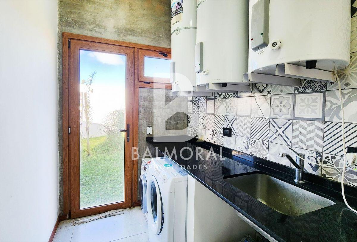 Importante Casa en Venta en Costa Esmeralda 1