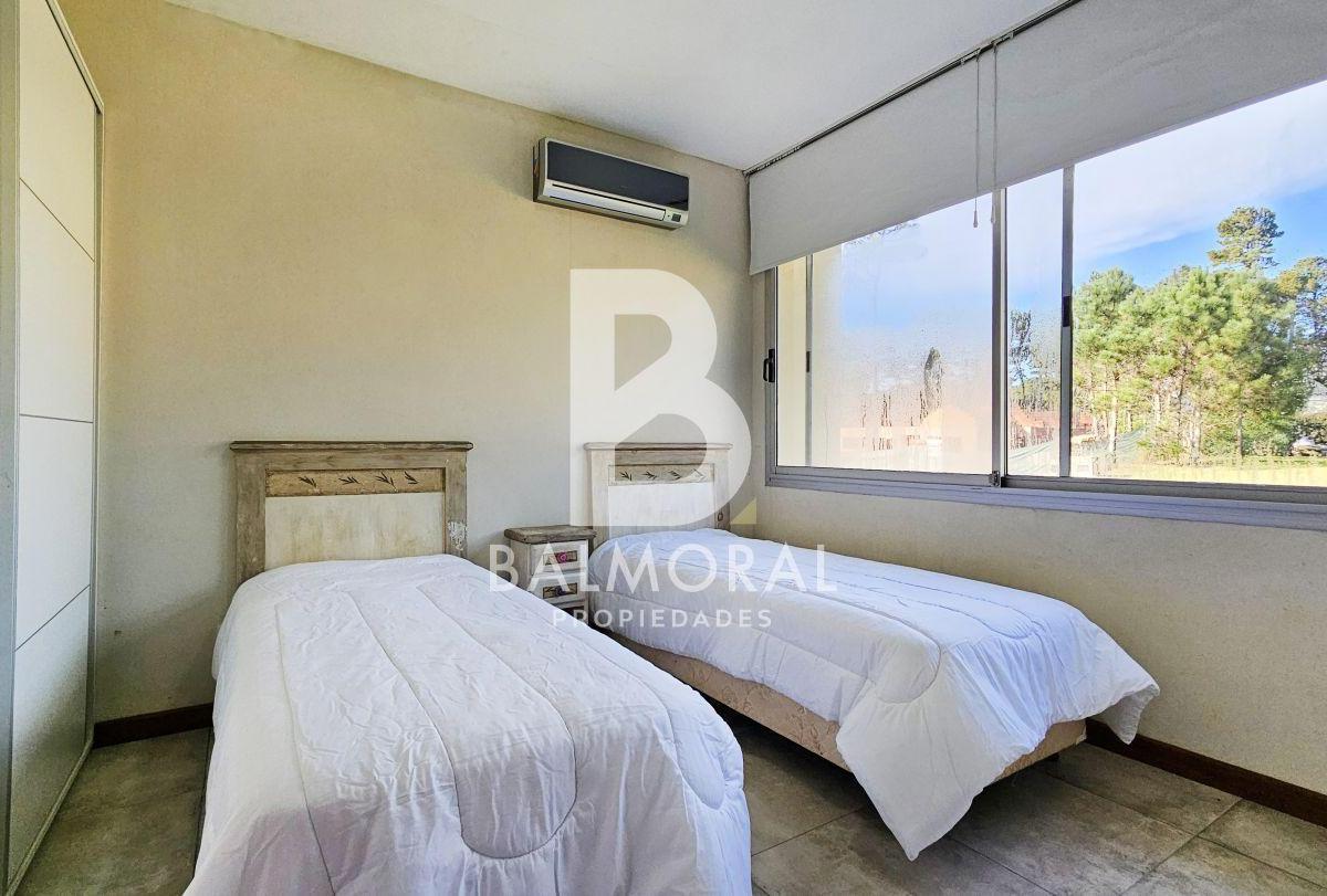 Foto de Casa en Venta - Pinamar, Zona Alamos II. Pileta, imagen 4