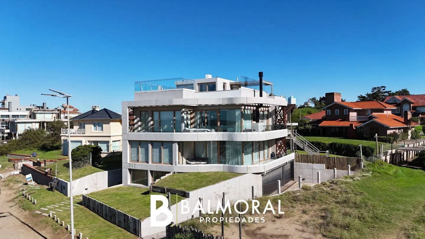 Casa PREMIUM de 9 ambientes en Venta en Centro Playa, Pinamar. 5