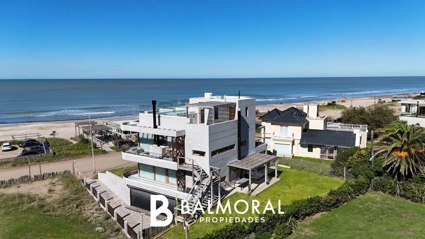 Casa PREMIUM de 9 ambientes en Venta en Centro Playa, Pinamar. 2