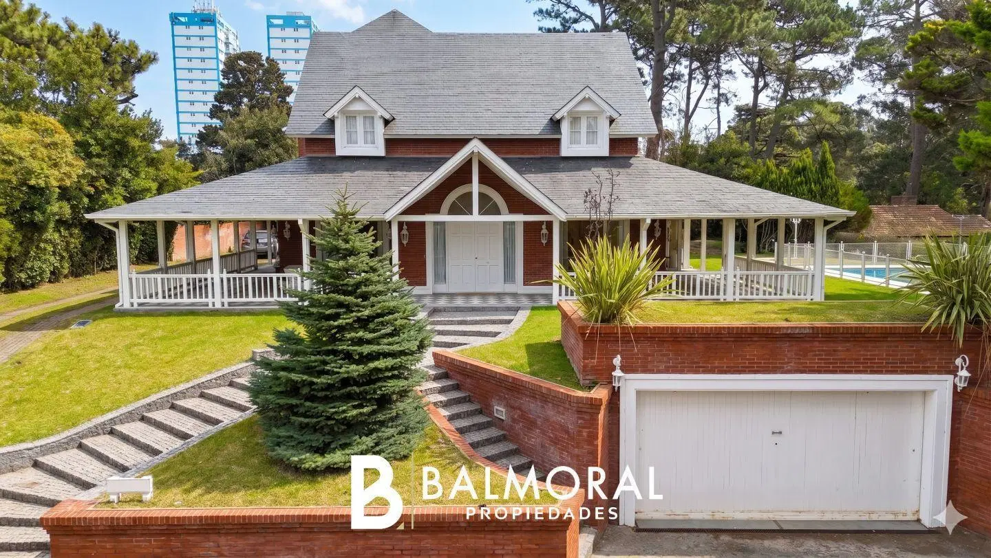 Casa PREMIUM en VENTA en Pinamar Centro. 4