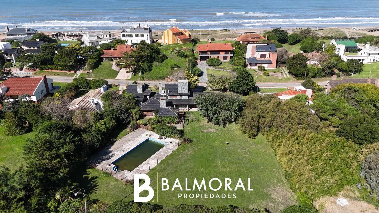 Casa de 7 ambientes en VENTA en Centro Playa, Pinamar. 8