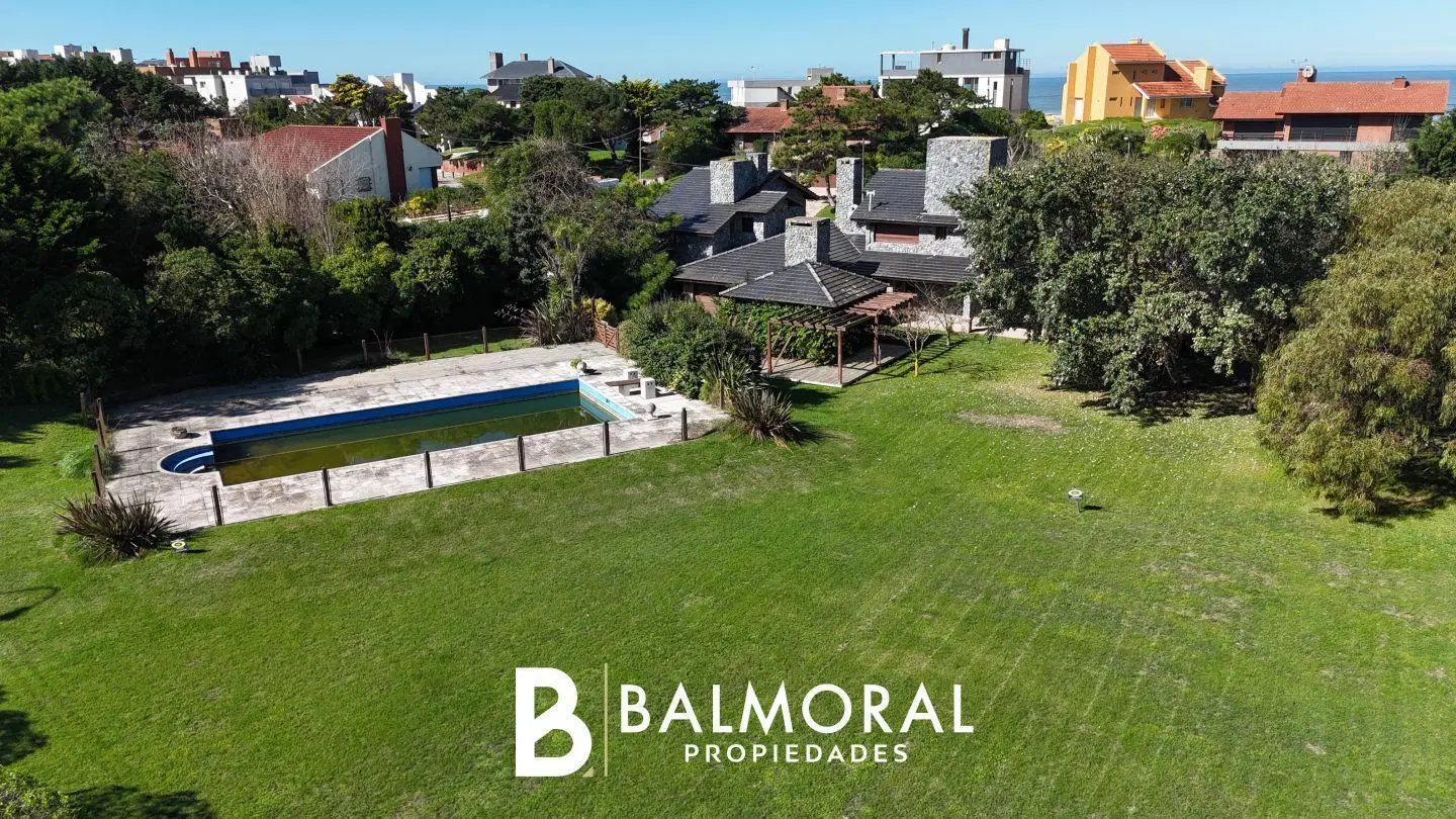 Casa de 7 ambientes en VENTA en Centro Playa, Pinamar. 4