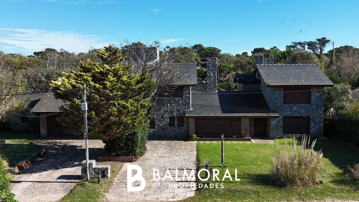 Casa de 7 ambientes en VENTA en Centro Playa, Pinamar.