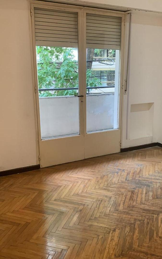 Departamento en venta en Caballito de 4 ambientes con dependencia