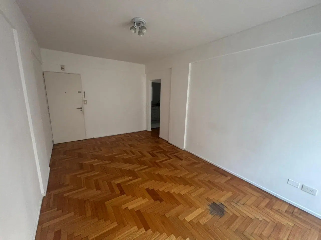 Departamento en alquiler en San Nicolás con palier privado 3